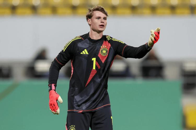 乌尔比希：队友让我的工作相对清闲 很期待德国杯战老东家科隆