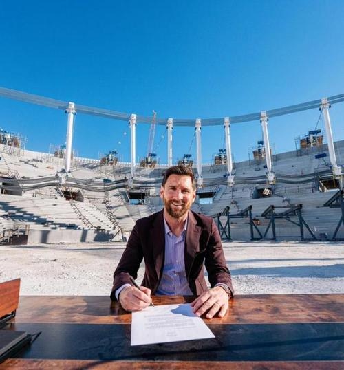 帅气！梅西社媒晒续约+比赛照片：多么美好的一周，感谢一切