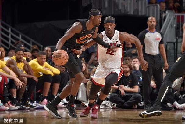 哈克斯:我喜欢球队快速进攻打法这很有趣 今天胜利是我们应得的