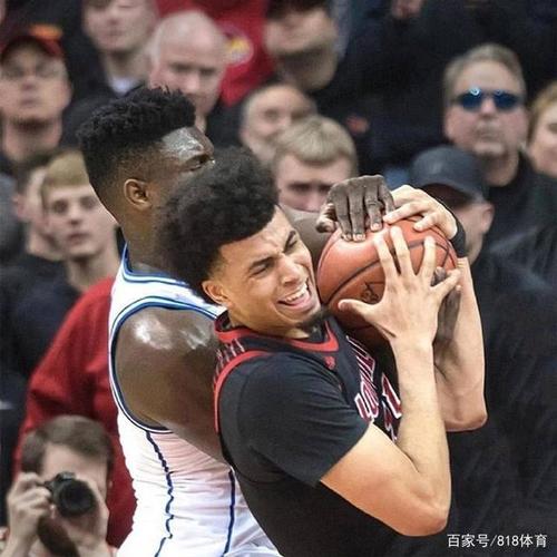 飞虎在天！锡安斜刺杀出残暴单臂补扣 文班来不及起跳又成背景板