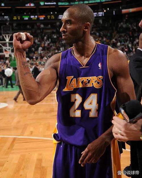 里夫斯开赛季四战合计143分 居湖人队史第三高&仅次Logo男和科比