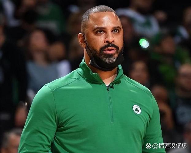 乌度卡:KD是个无私的传球手 他吸引防守后其他人要打好四打三