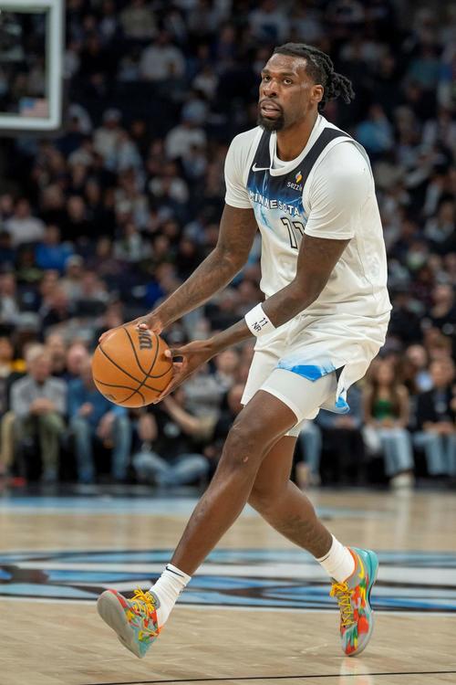 很高效但不够!里德11中7得18分7板2助1断1帽 三分5中2