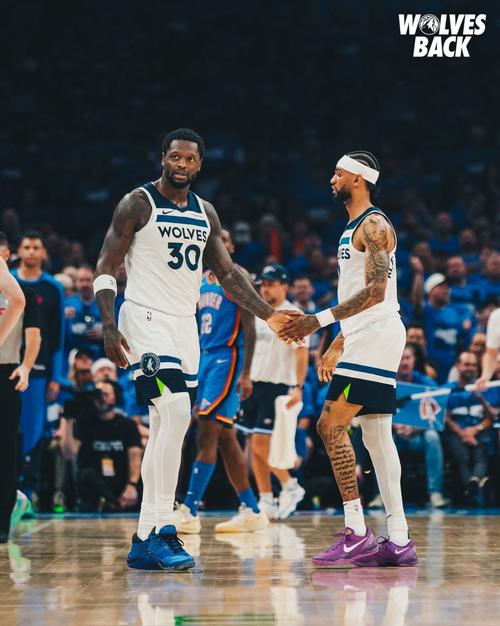 发挥不错!兰德尔上半场10投6中砍下15分3篮板3助攻&填满数据栏