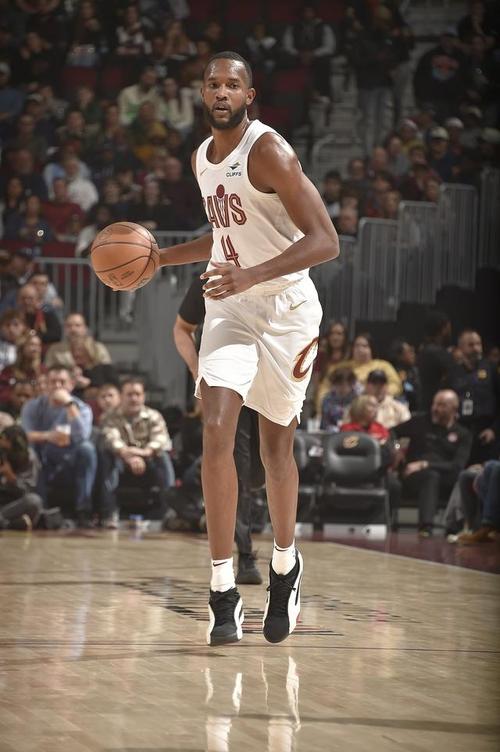 阿特金森谈梅里尔伤退:莫布里撞到了他的髋部 我们需要后续观察