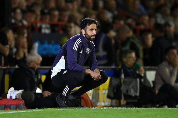 TA:外界对阿莫林343阵型的批评声渐渐平息,曼联打法变得更直接