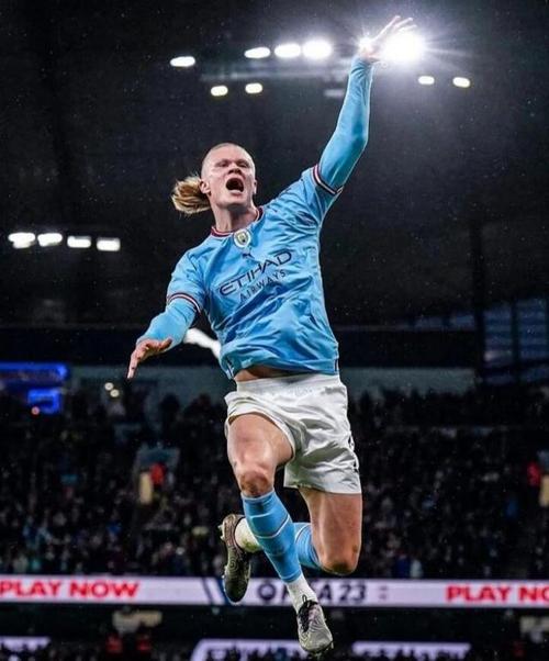 2025年姆伯莫英超运动战打进11球,同期仅次于17球的哈兰德