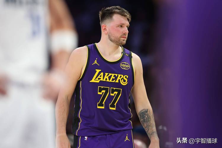 NBA杯湖人客战灰熊 东契奇状态升级为出战成疑 此前已缺席3场！