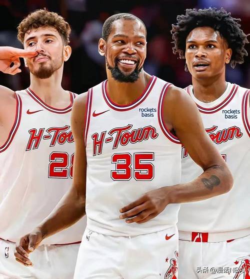 杜兰特回复网友：没想到我也能有这么大空位 申京在内线洞察一切