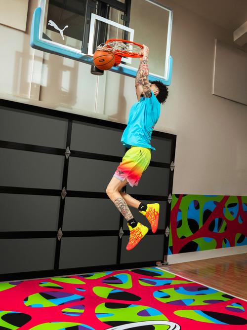 NBA官方：拉梅洛-鲍尔对裁判比不文明手势 被罚3.5万美元