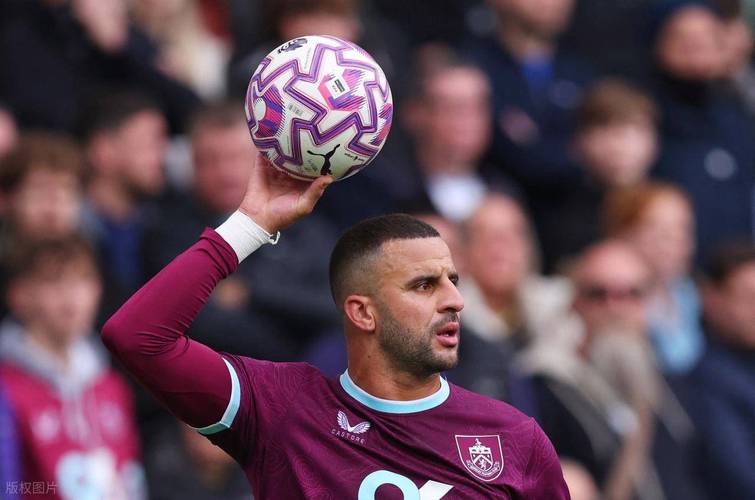 419场！沃克成为英超历史出场最多右后卫，球员社媒晒海报庆祝