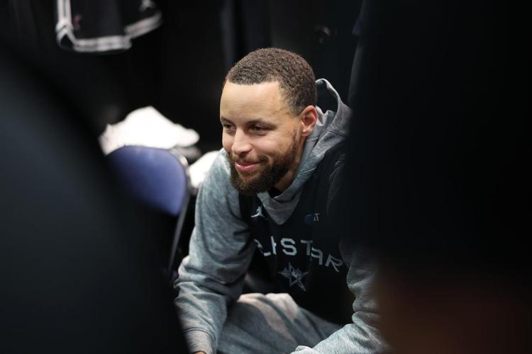 马盖蒂:库里曾因脚踝伤势怀疑过自己 我告诉他要继续战斗