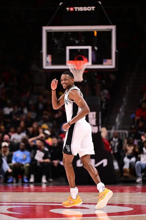 福克斯还未复出！5-0队史最佳开局 这支新生代马刺是如何做到的？