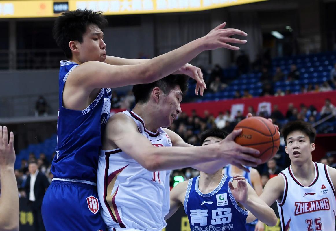 杨瀚森被下放!解说:先多打上比赛吧 和小丁聊过中锋在那很难打