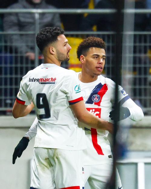 贡萨洛-拉莫斯完成代表巴黎出战第100场里程碑，巴黎晒图祝贺