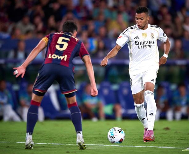 爆射世界波！卡雷拉斯斩获皇马生涯首粒进球