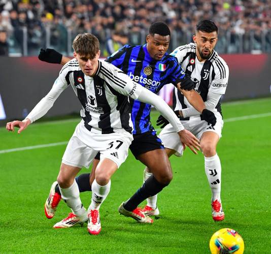 孔塞桑传中造乱战，坎比亚索破门尤文再下一城