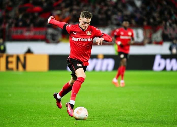 今日趣图:土豆~维尔茨 躲避对抗,把球踢的无影无踪,丢失球权