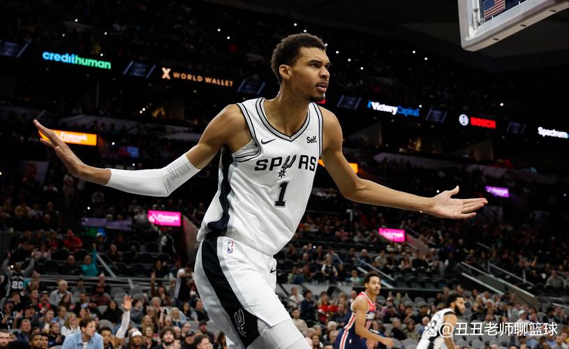 雷霆即将拿下7连胜!名记晒照:文班亚马是击败雷霆的唯一希望!