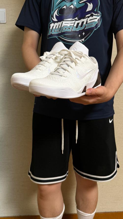 科比元年配色Kobe 9 绿松石复刻归来！从高帮版本改为低帮！