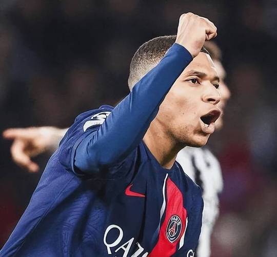 FIFPRO年度最佳阵入选次数排行：梅罗17次、15次前二，姆巴佩第6