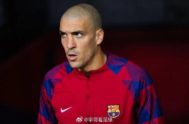 记者:34岁前巴萨中场罗梅乌以自由身重回南安普顿