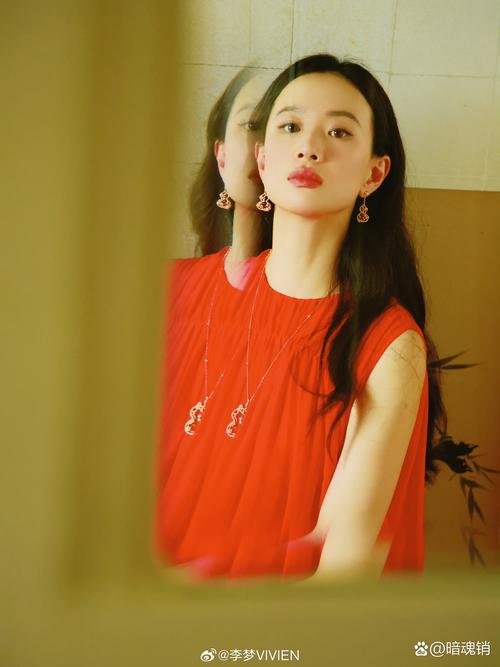 李梦分享近日生活碎片：自由和幸福永远应该是人生的第一选择……