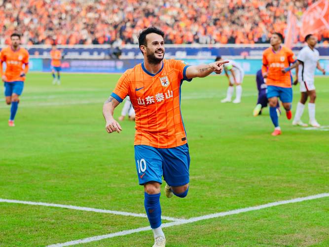 卡扎伊什维利：特别感谢克雷桑给我两次罚点机会，下次再也不罚了