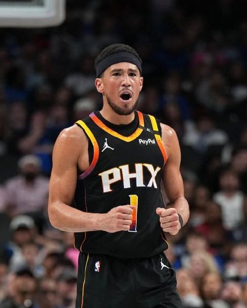 布克：没和库里聊过留队话题 我认为我们都不会离开各自球队