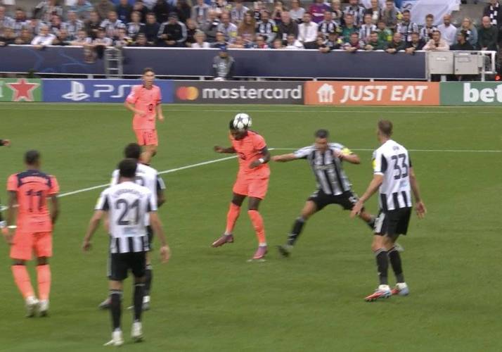 欧冠单场比赛双响+染红离场，迪亚斯是继格列兹曼之后第二人