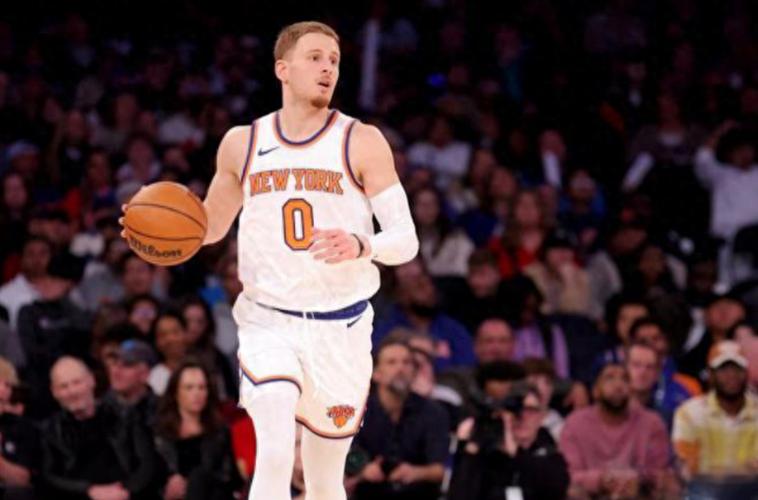 站出来了！迪文岑佐6记三分拿下25分9板5助1帽