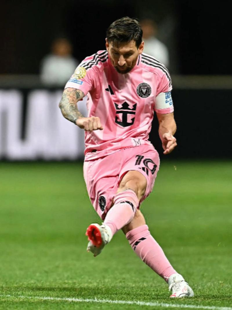 萨拉维亚：梅西掌控比赛的能力超强 姆巴佩将是历史最佳球员之一