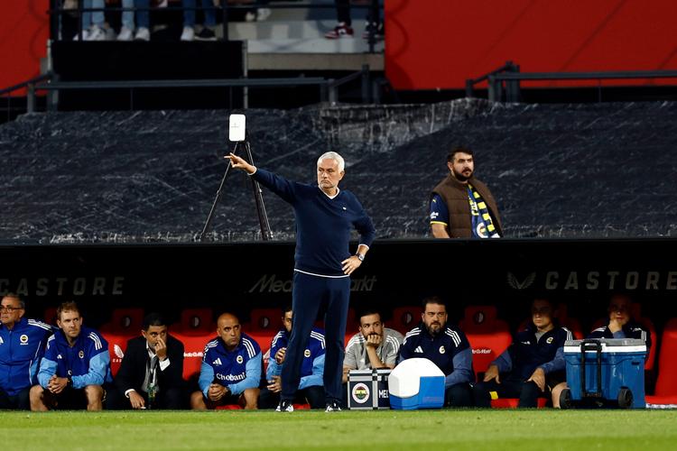 穆里尼奥：今天表现更好的球队输了，这场比赛踢10次我们能赢9次