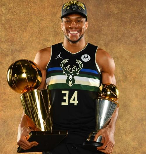 打得心累！字母哥14中9拿到22分8板3助1帽