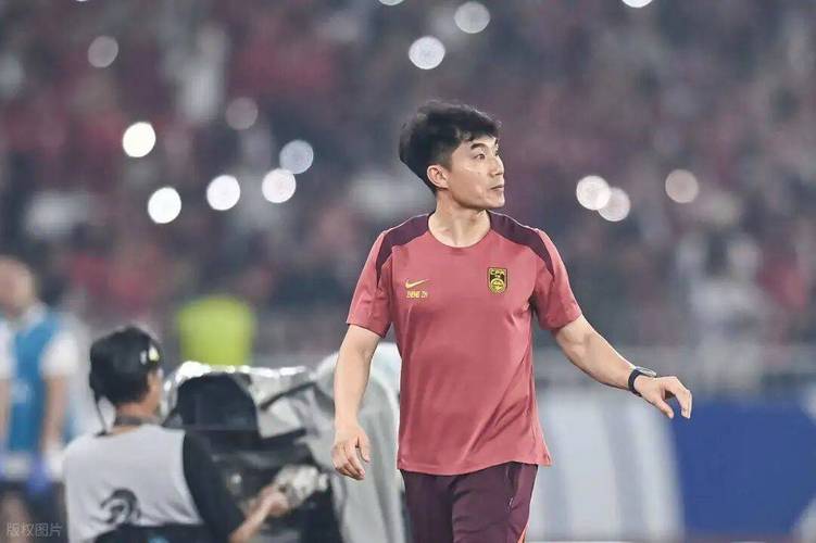 还是少帅！青岛记者：前国足队长郑智有望执教西海岸，接替邵佳一
