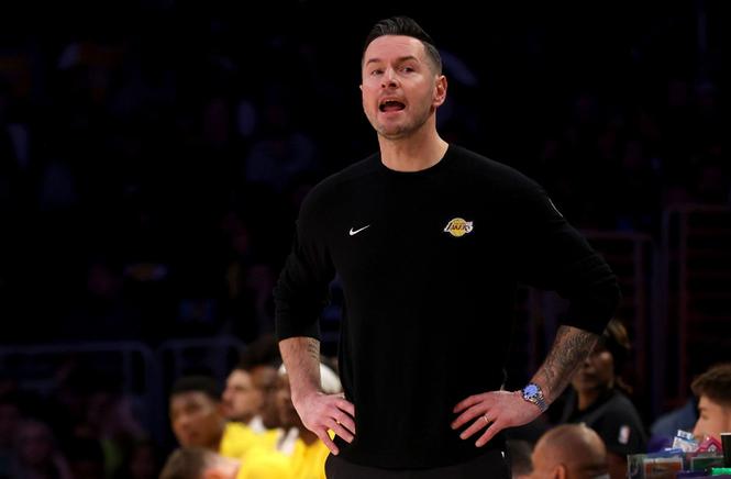 雷迪克吐槽：连续几天凌晨三点多才到客场 谢谢安排赛程的人