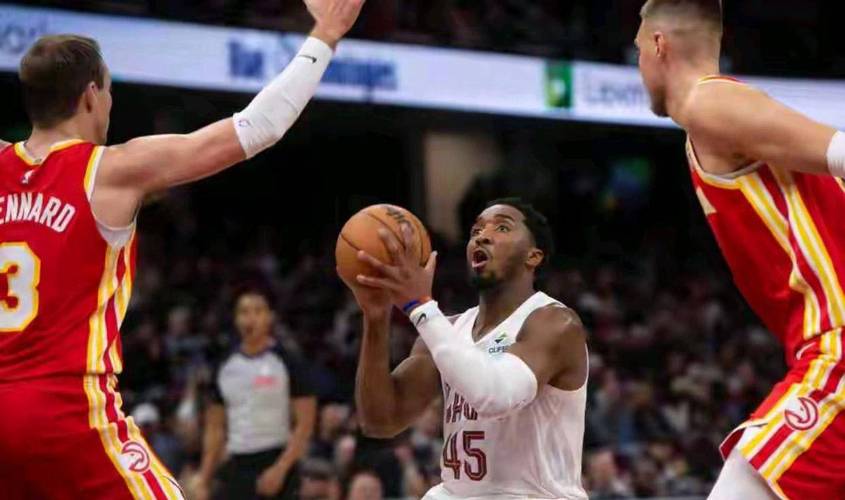 真有韧劲！米切尔借反击机会靠开防守人取分 双方战平了